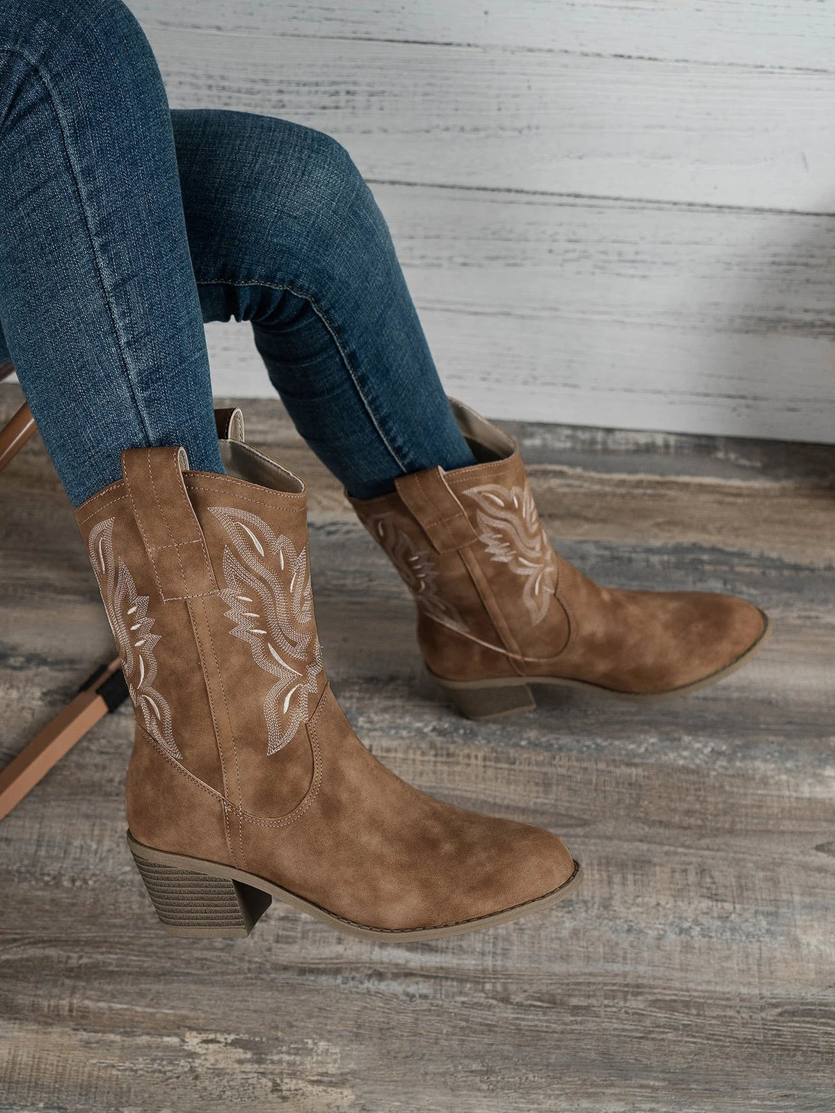 Embroidered High-Heeled Ankle Boots V1490