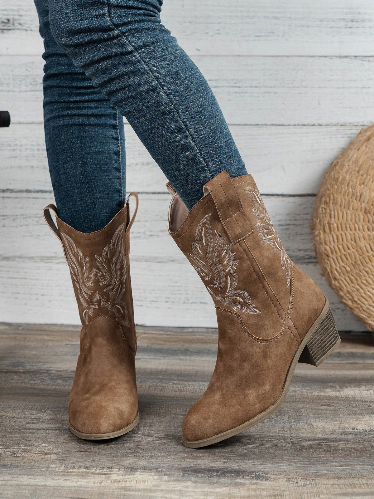 Embroidered High-Heeled Ankle Boots V1490