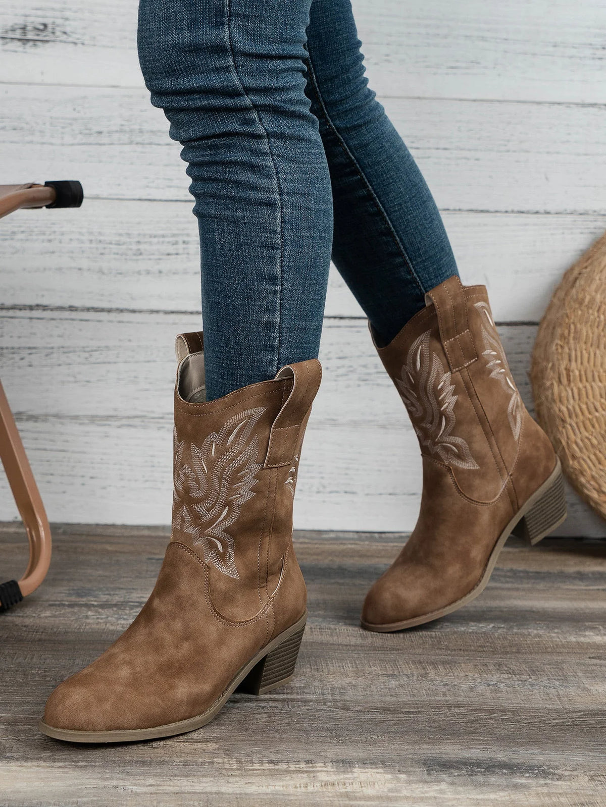 Embroidered High-Heeled Ankle Boots V1490